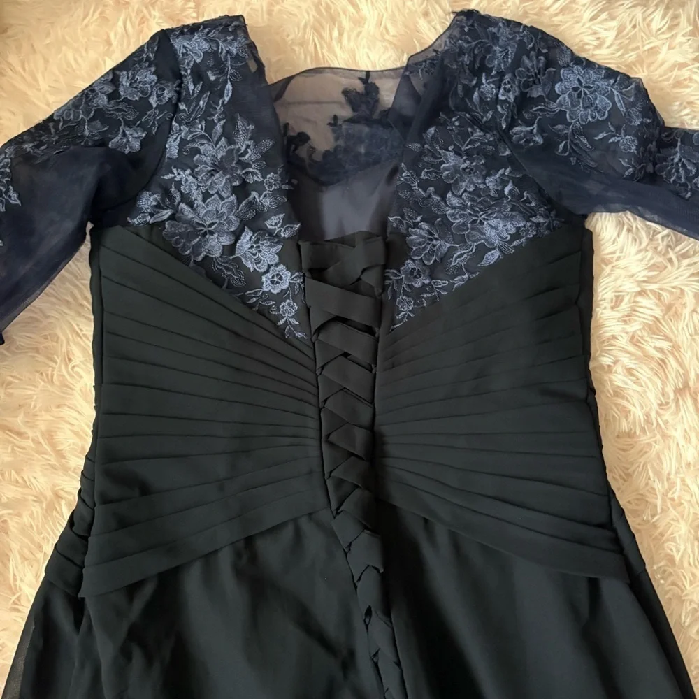 Elegant Navy Blue Gown with Lace Detail Sz 16 Mother of the Bride Floral Maxi - Picture 10 of 11